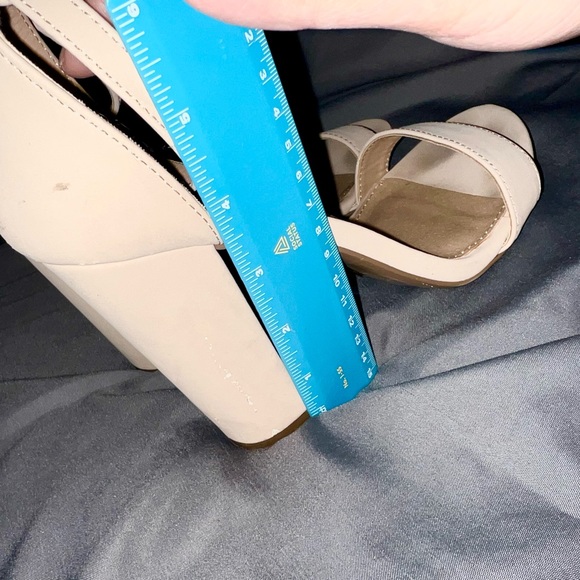 Beige block sandal heals / Charlotte Russe - Picture 5 of 6